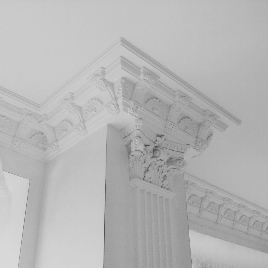 Потолочный плинтус для натяжных потолков