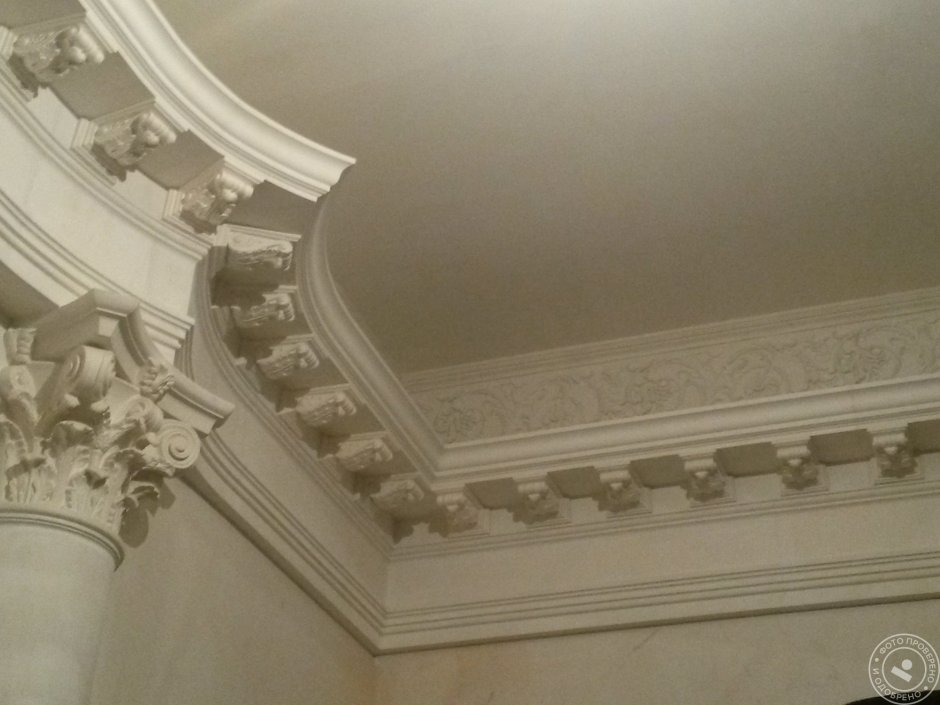 Карнизы из гипса лепнина