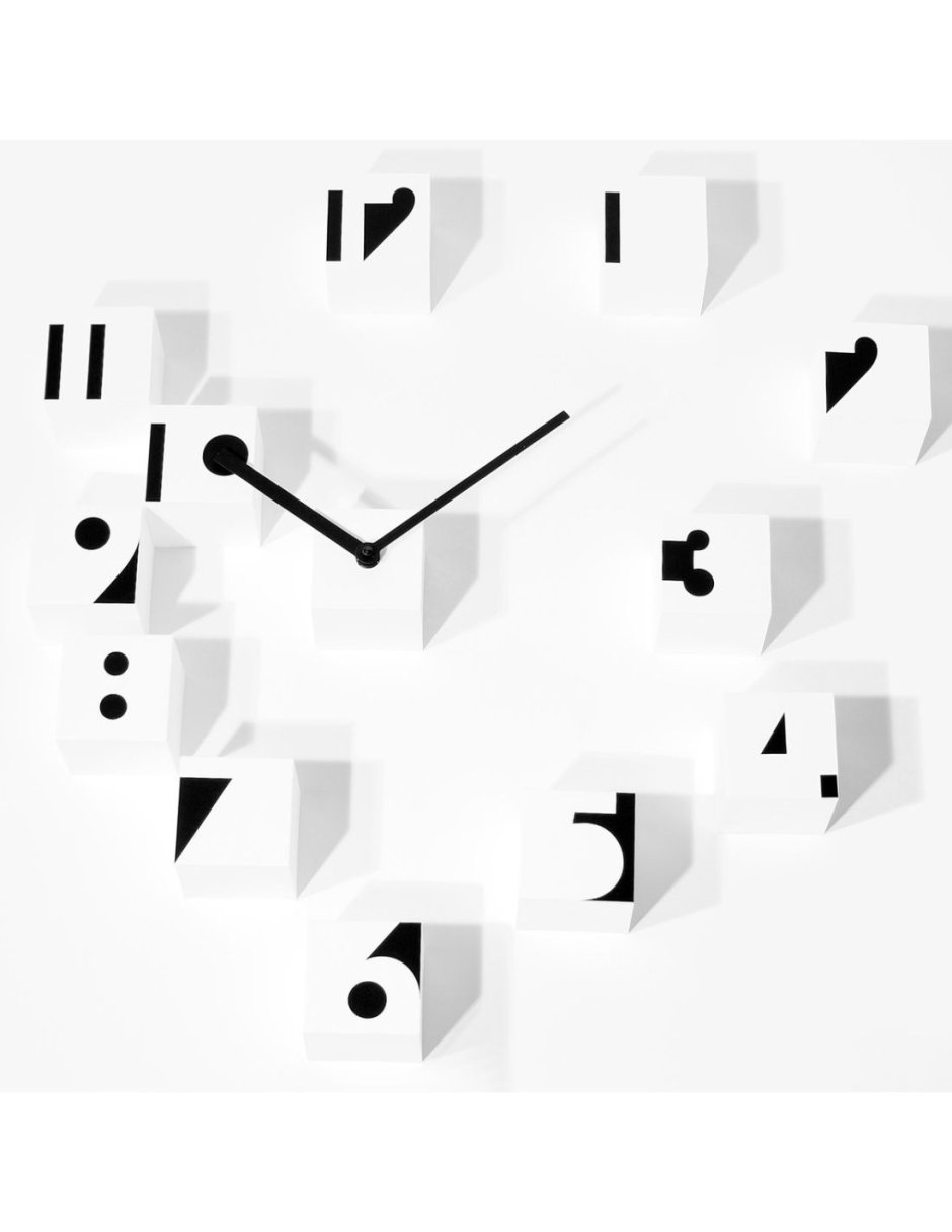Часы настенные из кубиков