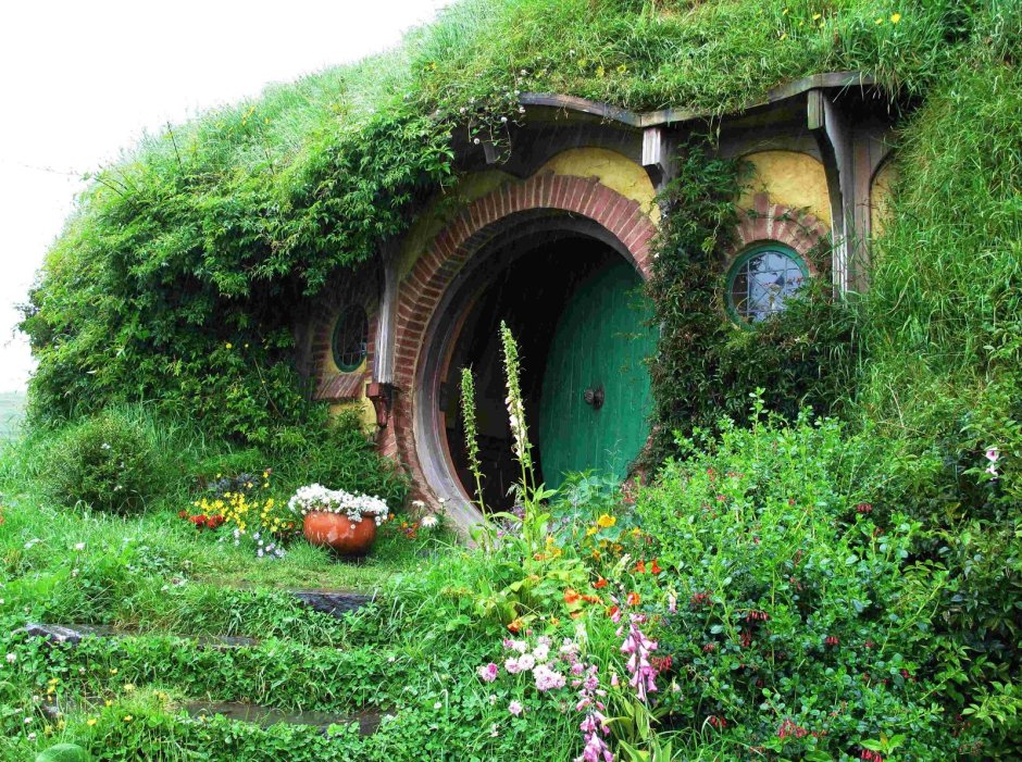 Земляной домик. Уэльс, Великобритания