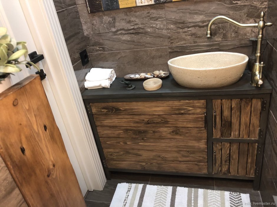 Деревянная тумба под раковину в ванную