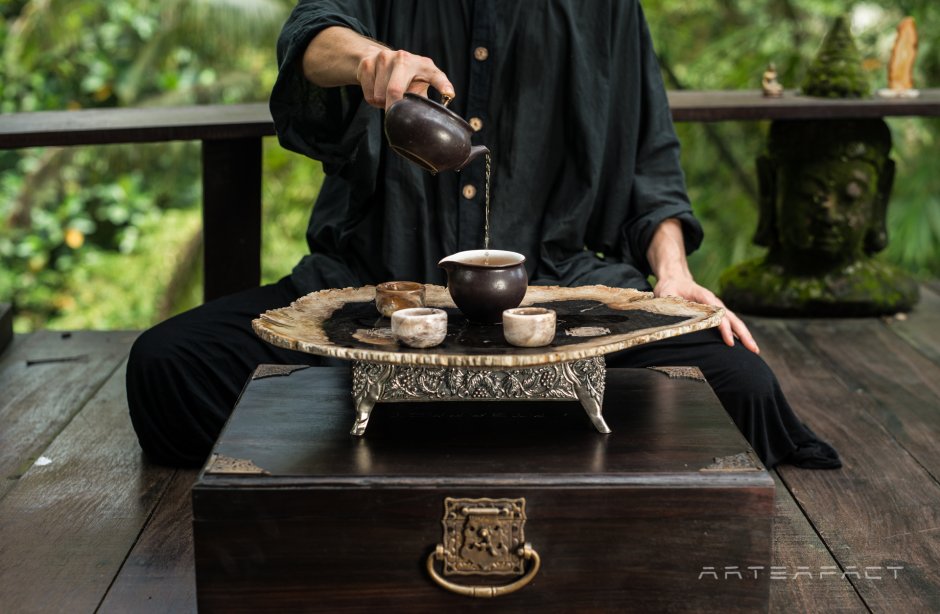 Столик для чайной церемонии