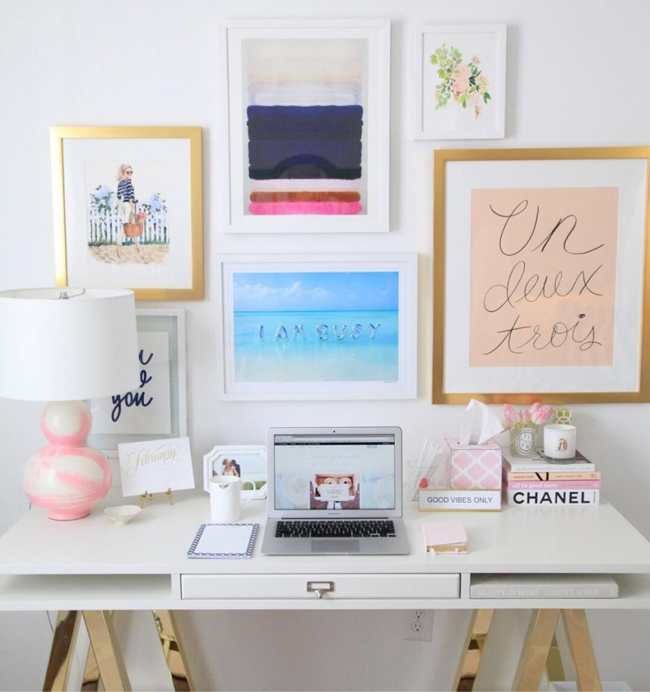 Decor Desk with Gallery