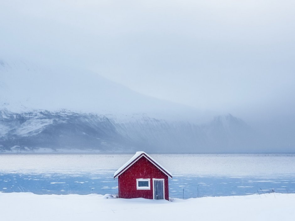 Фьорды Норвегия зима домик