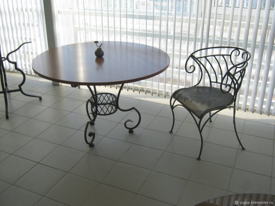 Необычные кованые столы
