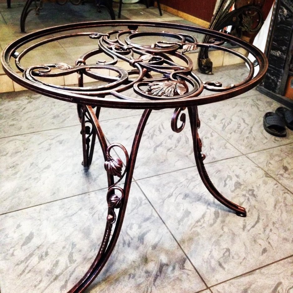 Столик кованый в греческом стиле
