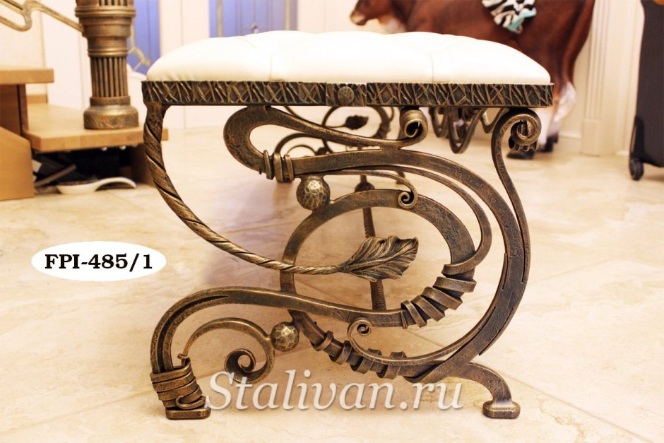 Стол кованый со стеклом