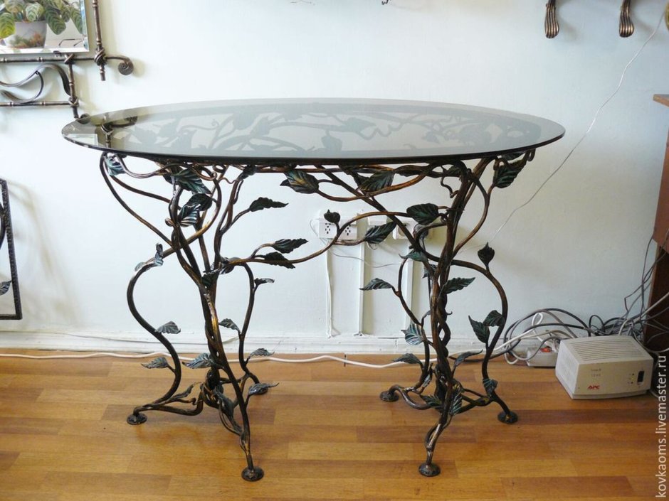 Столик кованый бабочка