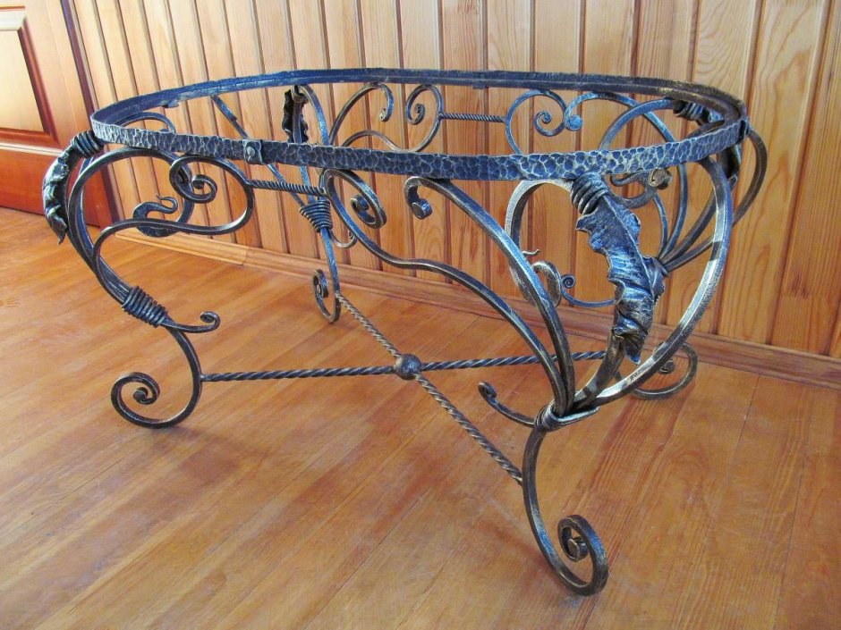 Кованый журнальный столик