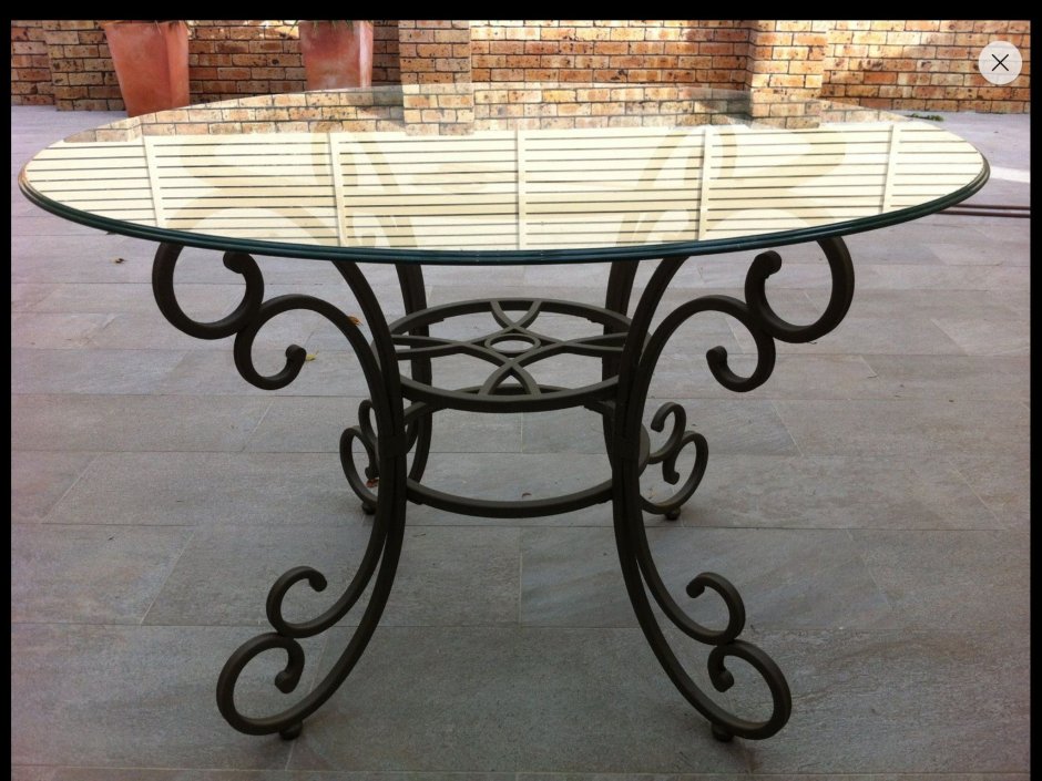 Кованый столик в прихожую