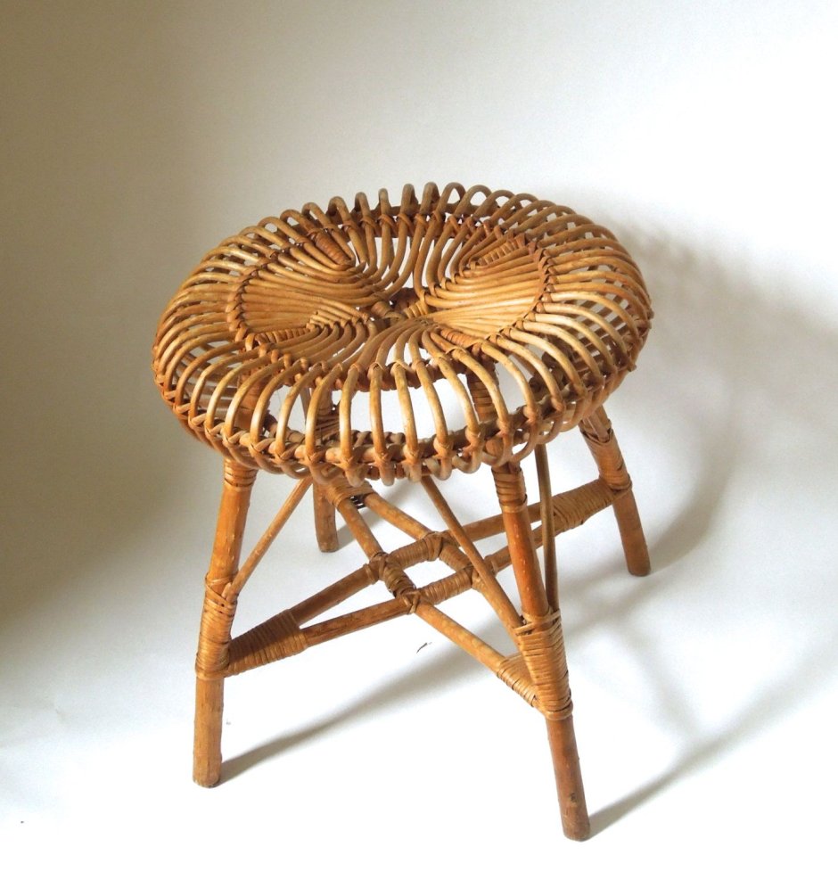 Декоративные стул и стулья плетеные