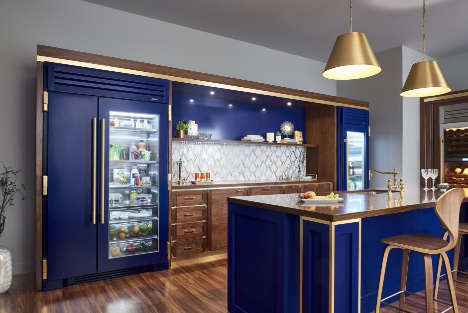 Холодильник синего цвета