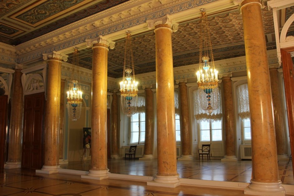 Михайловский дворец в Санкт-Петербурге парадная лестница