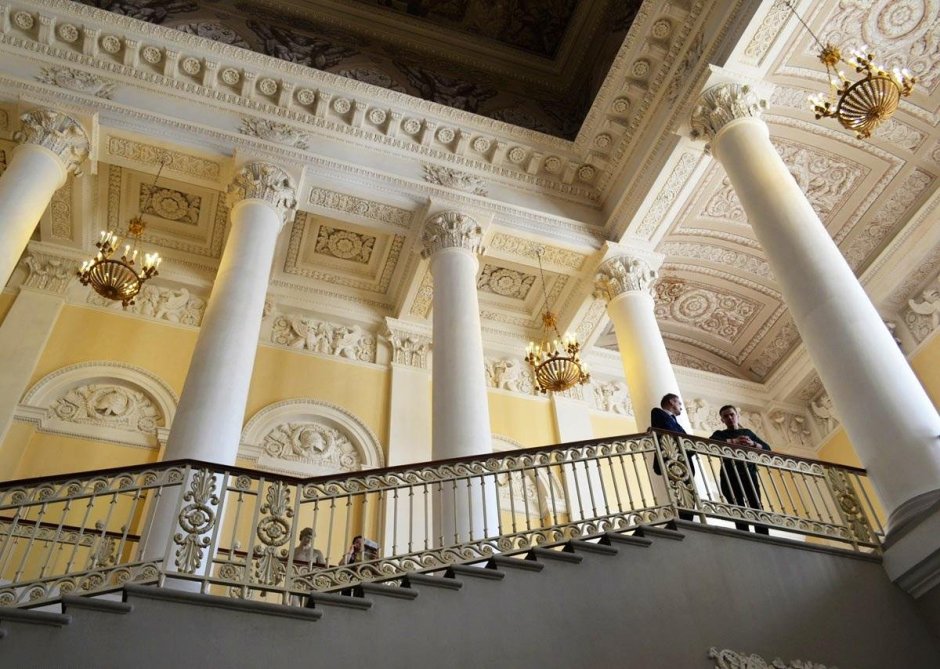 Михайловский дворец в Санкт-Петербурге парадная лестница