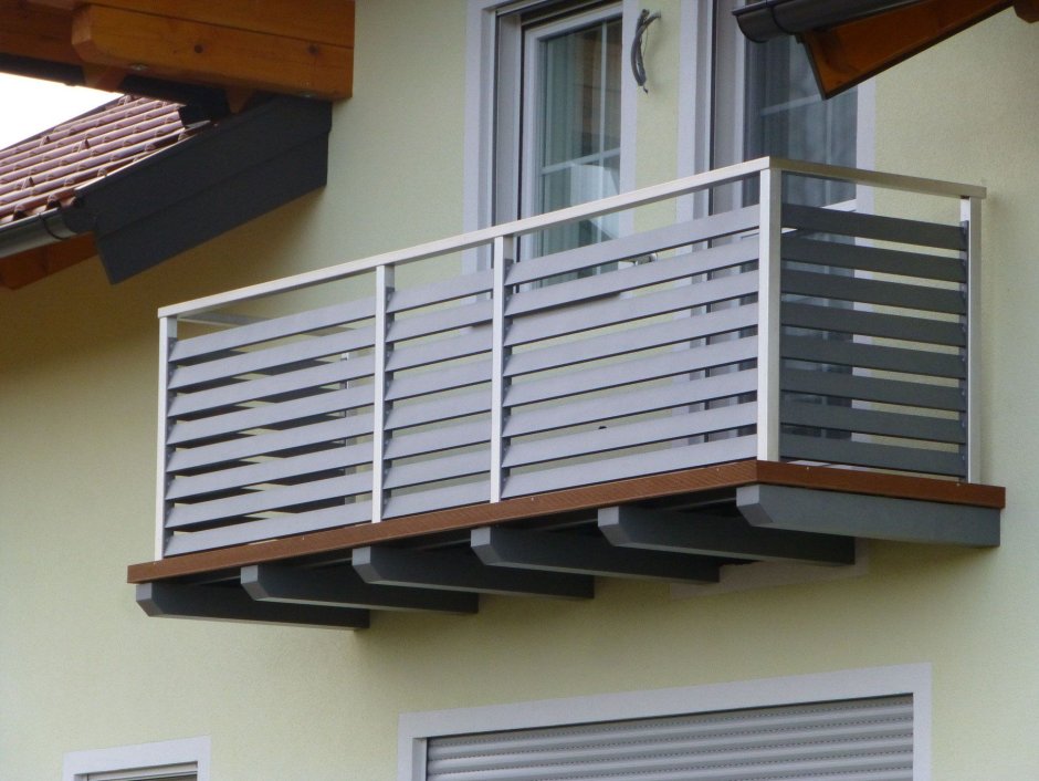 Перила балконные деревянные