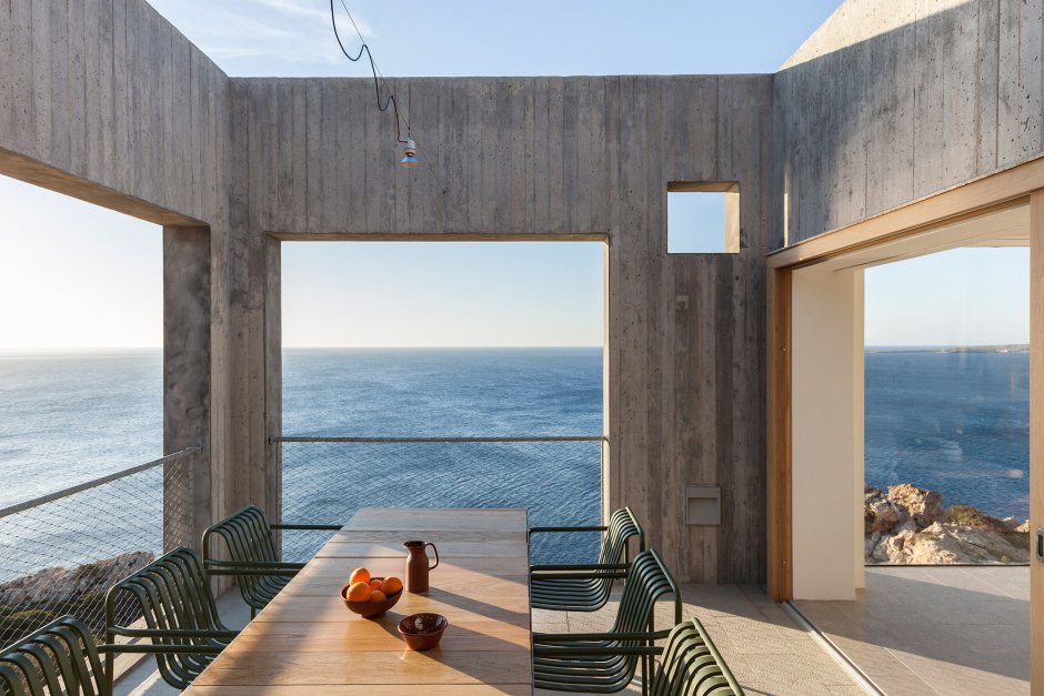 Дом на Скалистом берегу моря