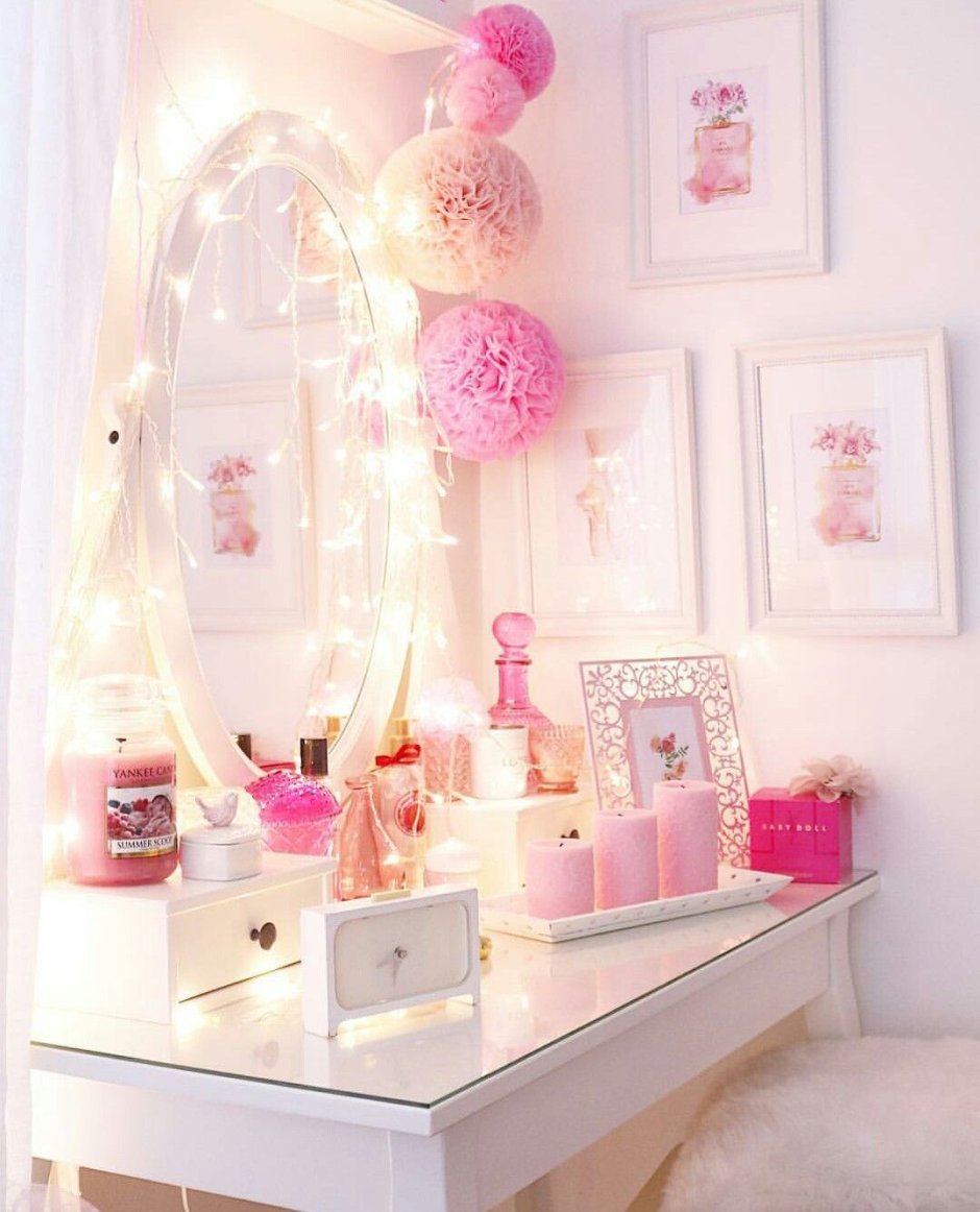 Красивая розовая комната