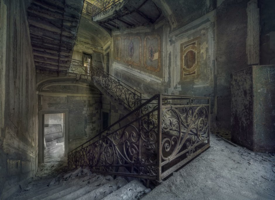 Заброшенный Викторианский особняк внутри