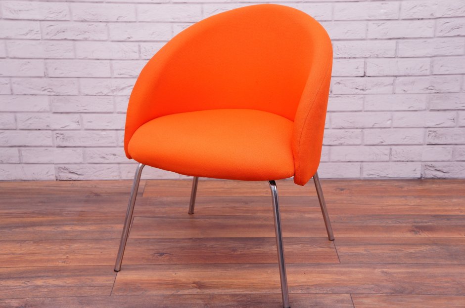 Оранжевое кресло