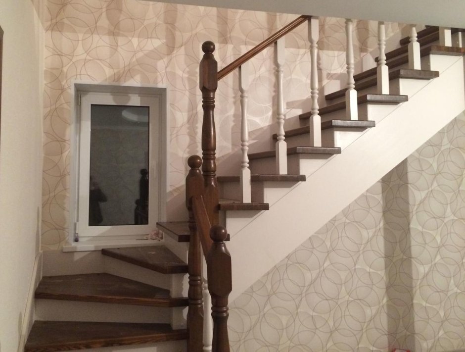 Отделка лестницы снизу
