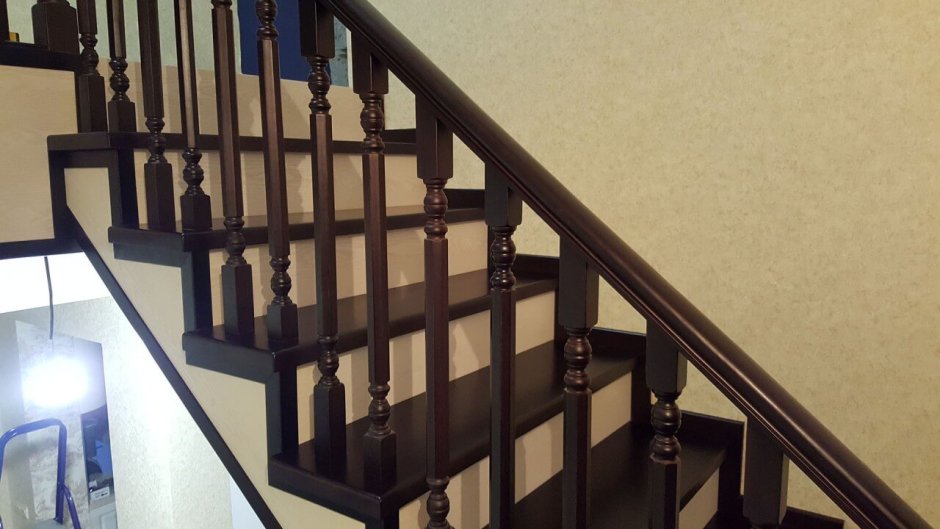 Обшивка лестницы из металлокаркаса