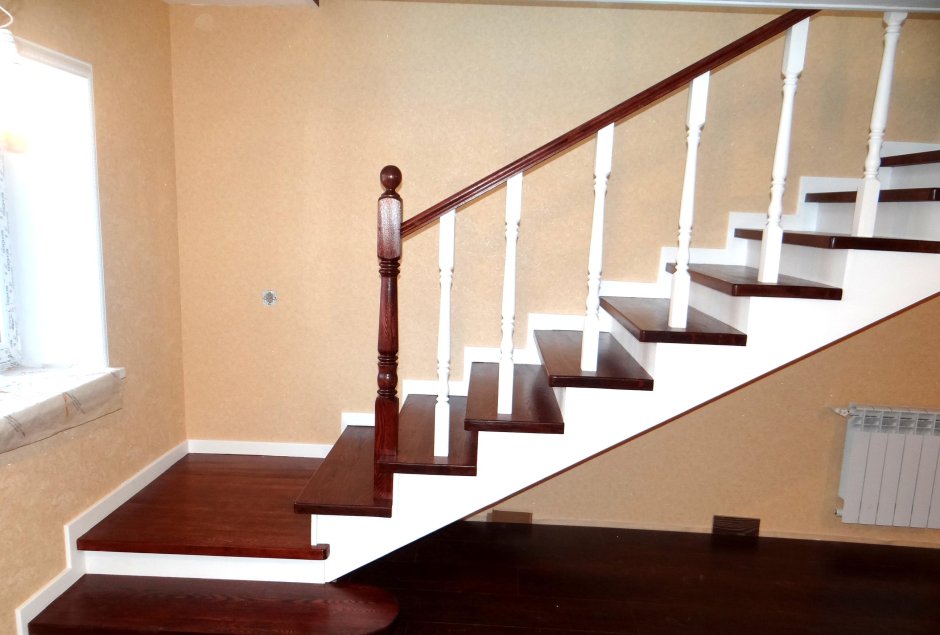 Отделка лестницы деревом