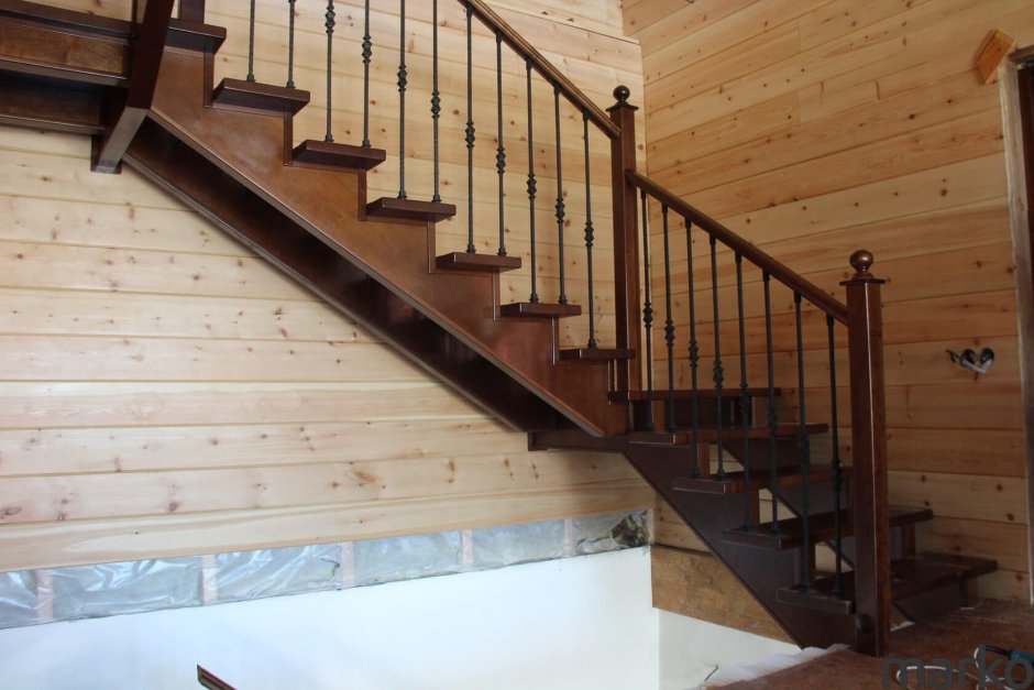 Лестницы на косоурах с забежными ступенями