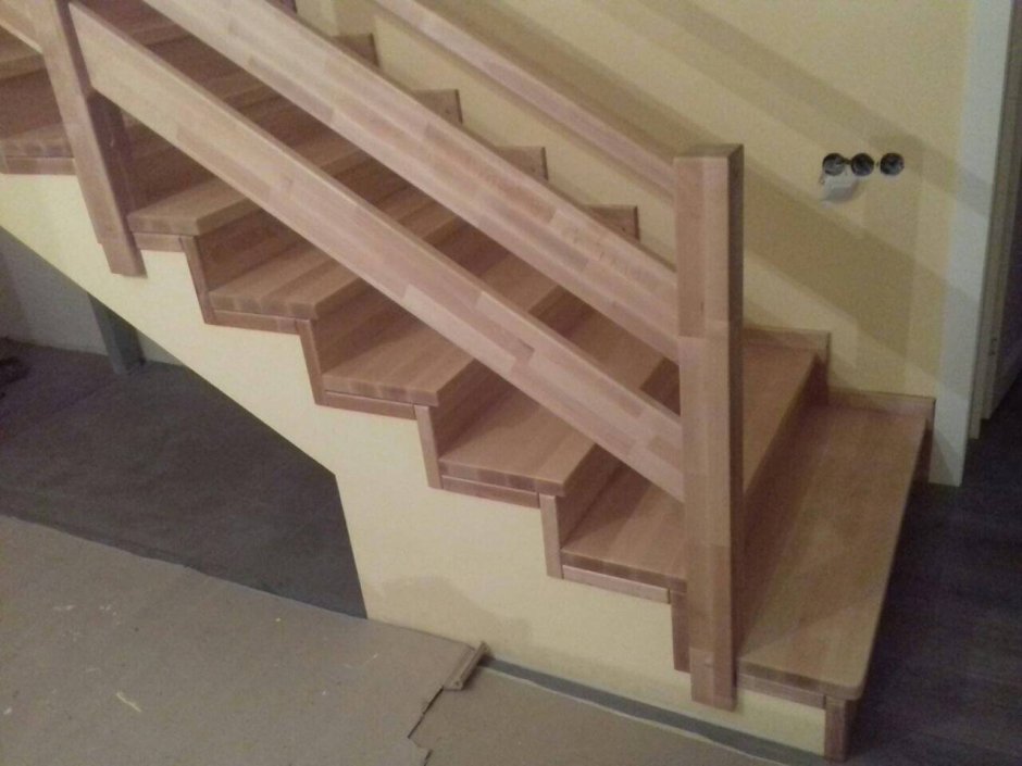 Металлическая лестница из ламината