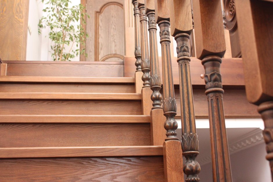 Туалет под лестницей