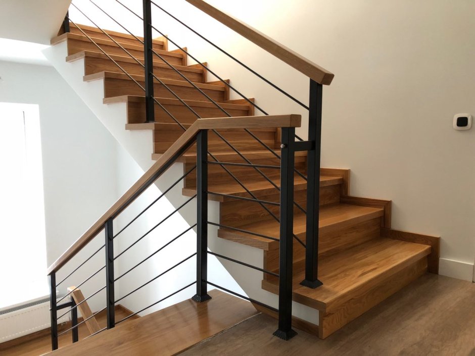 Отделка металлической лестницы деревом