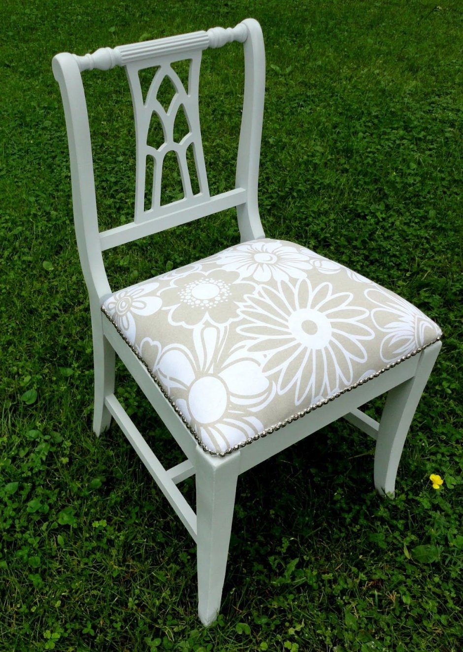 Купить металлические стулья,обтянутые текстилем для дачи