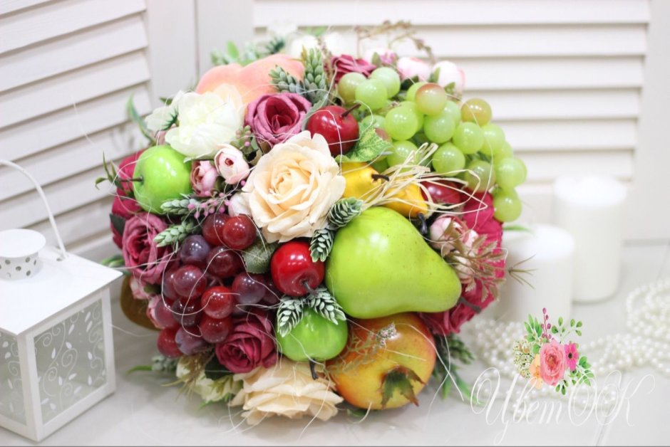 Цветочные композиции с фруктами