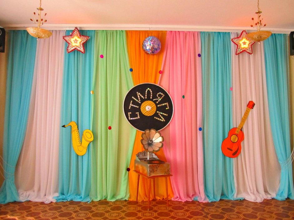 Украшение зала в стиле Стиляги в детском саду