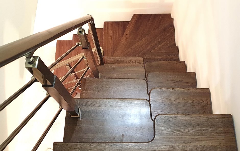 Лестница на монокосоуре лофт