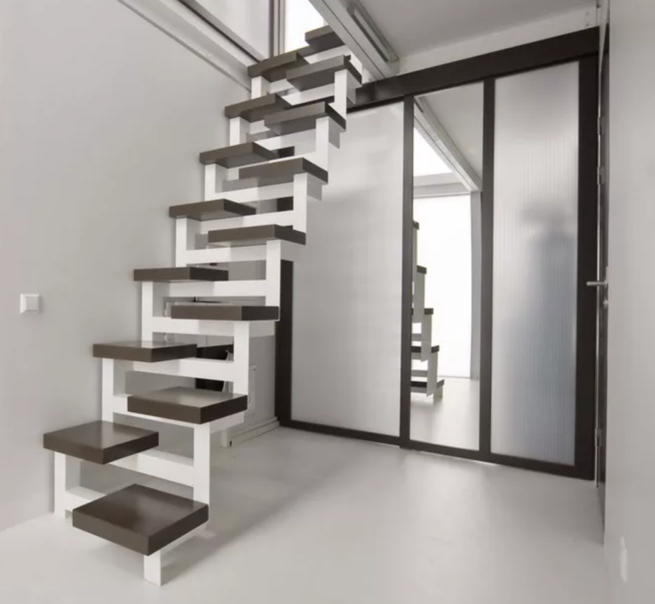 Металлическая лестница гусиный шаг