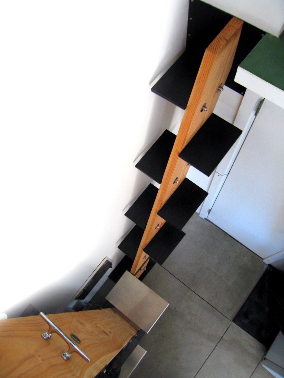 Лестница на больцах