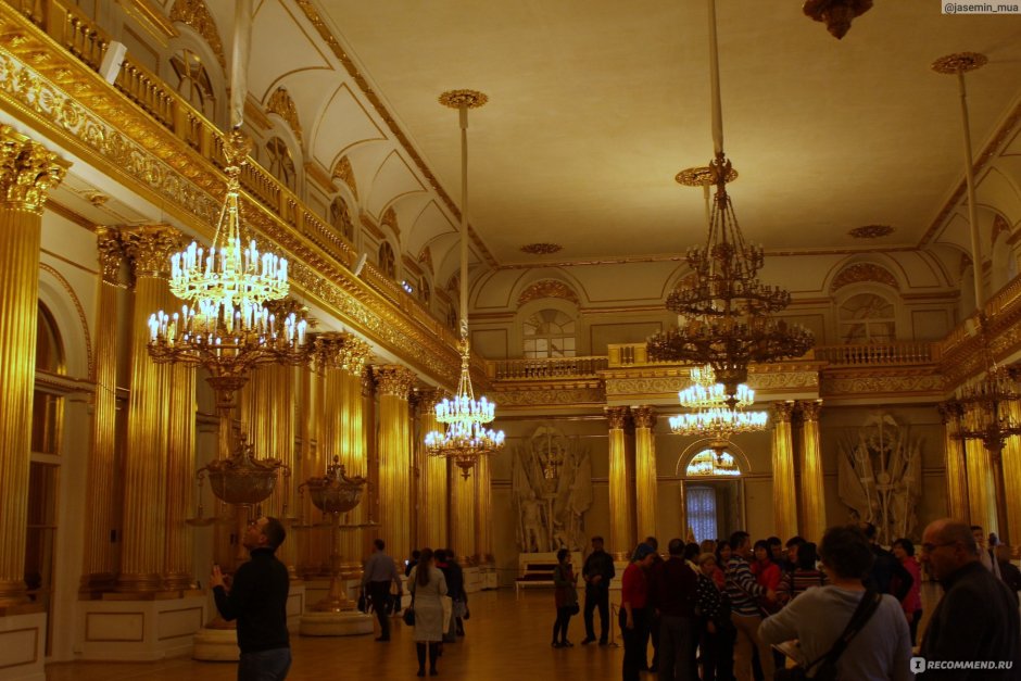 Белый зал мэрии Москвы