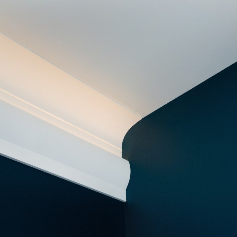 Полиуретановый плинтус для потолка с подсветкой