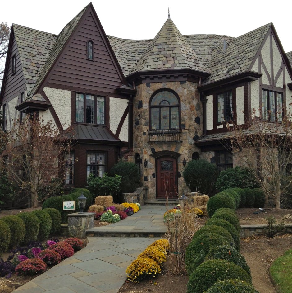 Стиль Тюдор (Tudor Revival Cottage)