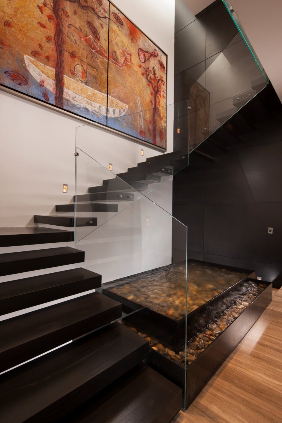 Современные лестницы со стеклянным ограждением