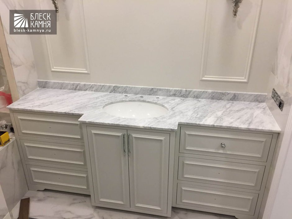 Мрамор Бьянко Каррара в интерьере