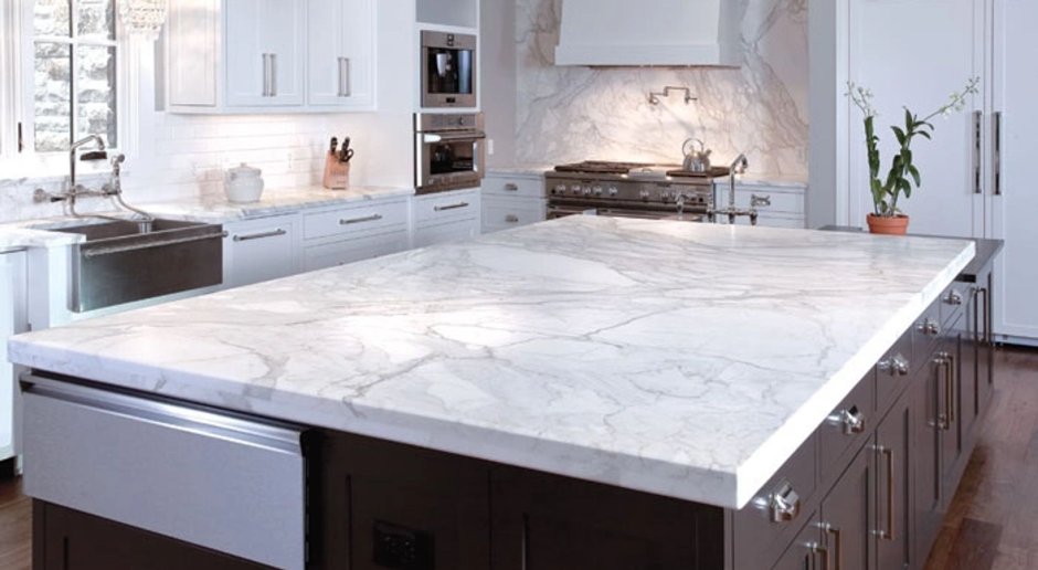 Мрамор Каррара белый кухня