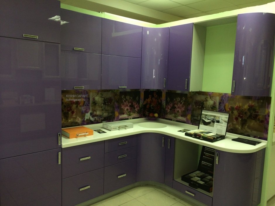 Кухни из пластика хамелеон