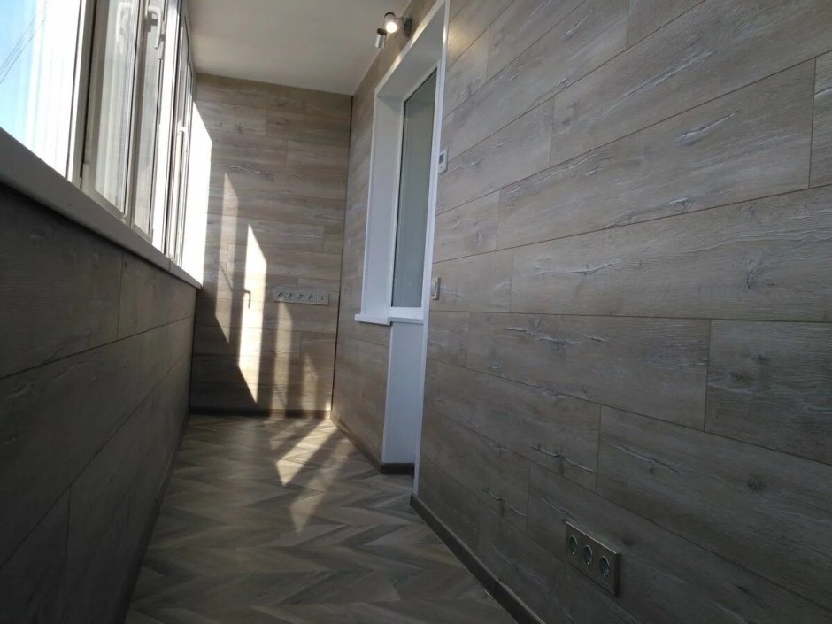 Отделка балкона ламинатом стены