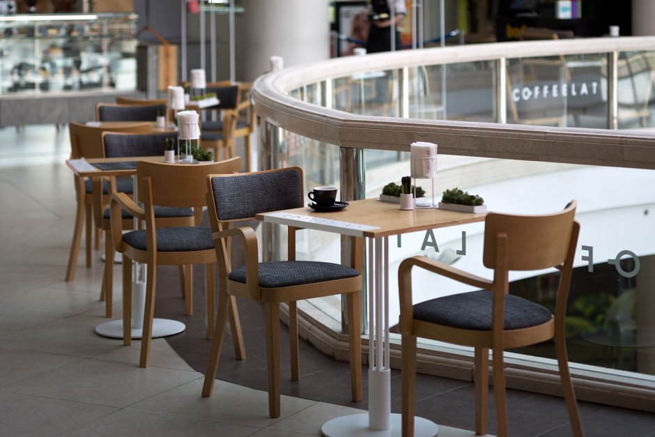 Столы для кафе в интерьере