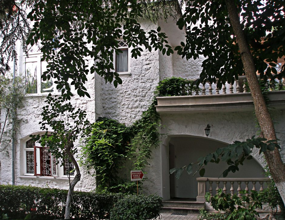 Дом-музей а.п. Чехова в Ялте (белая дача).