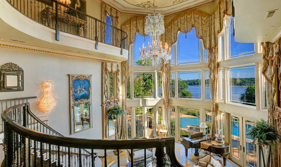 Балкон в особняке роскошный современный