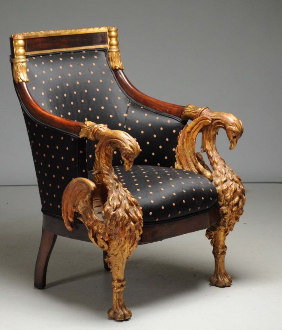 Шикарное золотое кресло