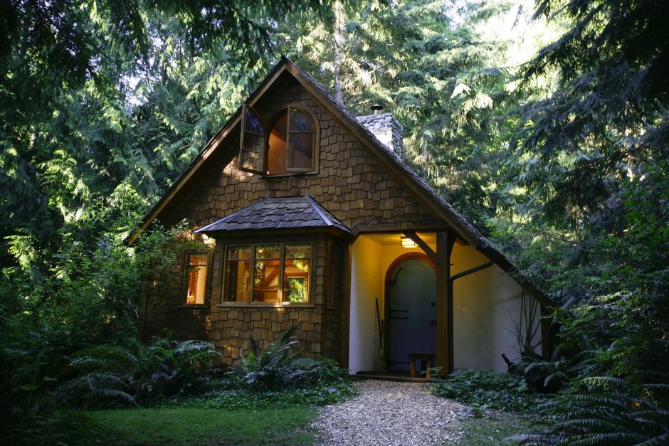 Спальня в домике в лесу