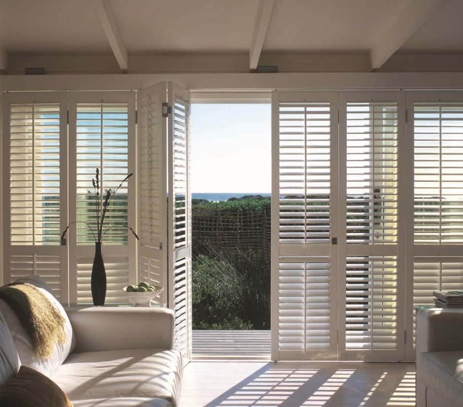 Деревянные жалюзи в интерьере лофт